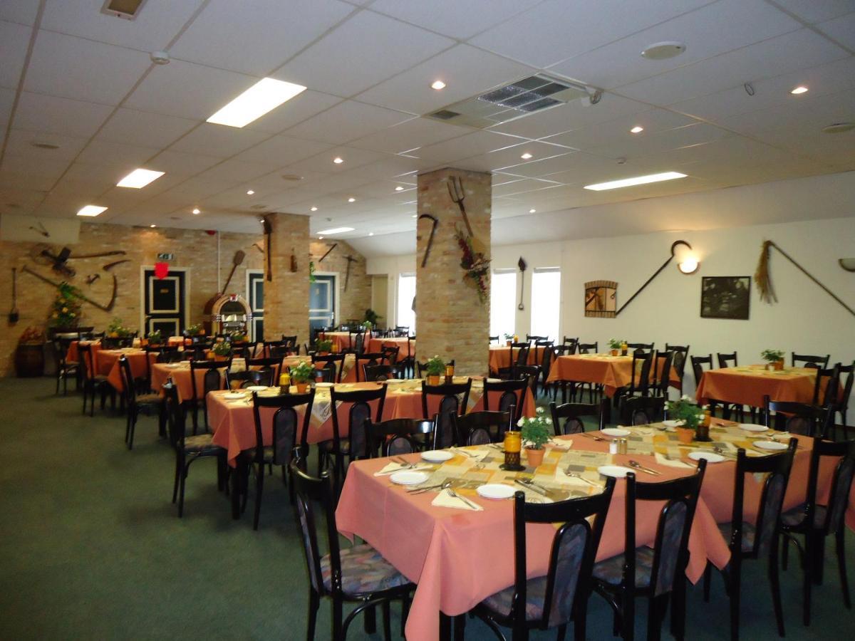 Hotel De Stadsboerderij/ Eetcafe De Brabander Хинделопен Экстерьер фото