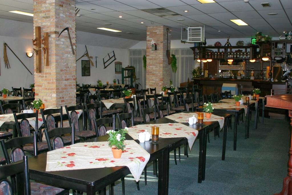 Hotel De Stadsboerderij/ Eetcafe De Brabander Хинделопен Экстерьер фото